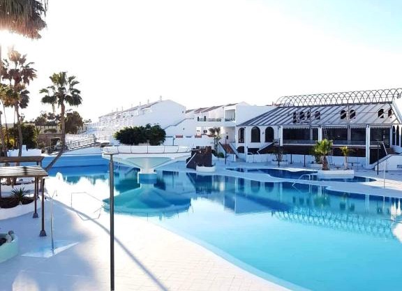 One bedroom appartement with shared pool garden and wifi at Costa del Silencio 1 km away from the beach