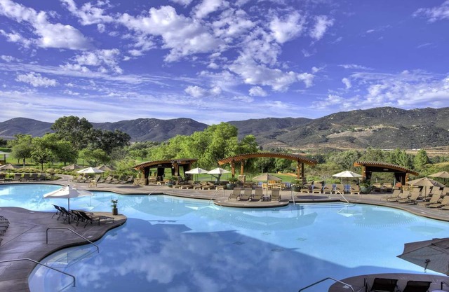 One bedroom at Villas on the Green, Lawrence Welk Resort