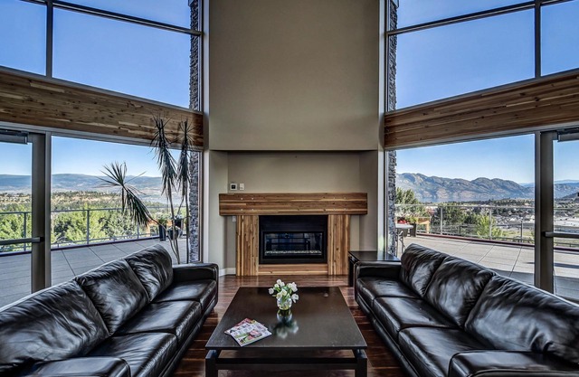 ONE BEDROOM CONDO WITH GORGEOUS LAKE VIEWS AND WORLD CLASS AMENITIES