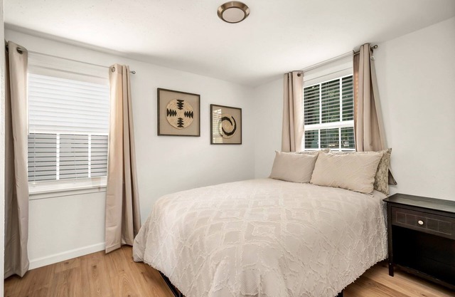 One bedroom duplex in desirable Park Hill