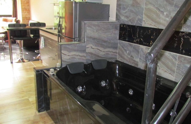 One Bedroom loft AC Hot Tub