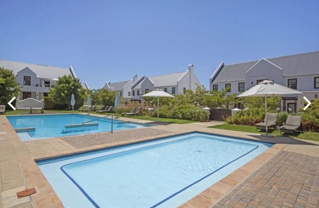 One bedroom masterpiece in world class secure golf and winelands estate