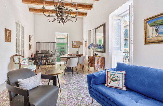 One bedroom stylish flat an Artist’s Townhouse, in the heart of Valletta, Malta.