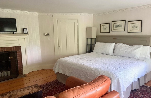 One bedroom suite in historic farmhouse