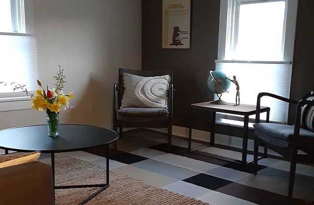 one bedroom upper apartment