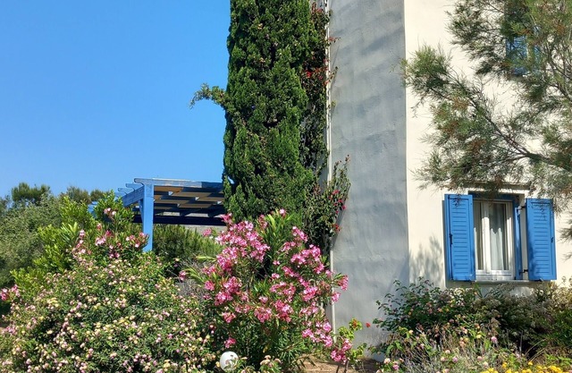 One bedroom villa with 1.5 bathrooms, sea view, breakfast incl.