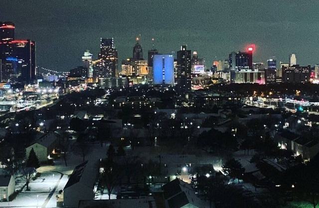 One bedroom with a beautiful view downtown Detroit With Free Parking