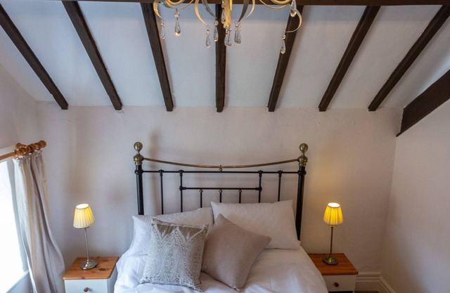 One bedroomed holiday cottage that sleeps up to 2, with off road car parking and shared indoor pool