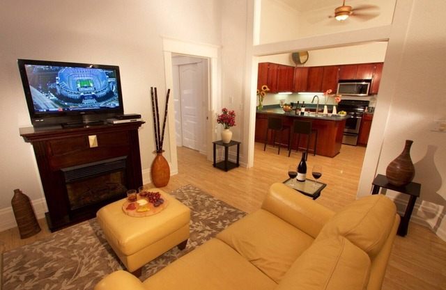 One — King Bed, Historic Downtown Apartment in Nicely Appointed Building on Main Street
