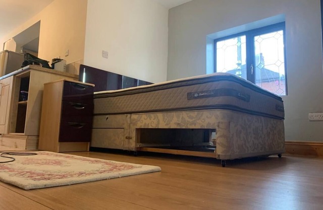 One Lovely Apartmt 1 Double & 2 Camp Beds