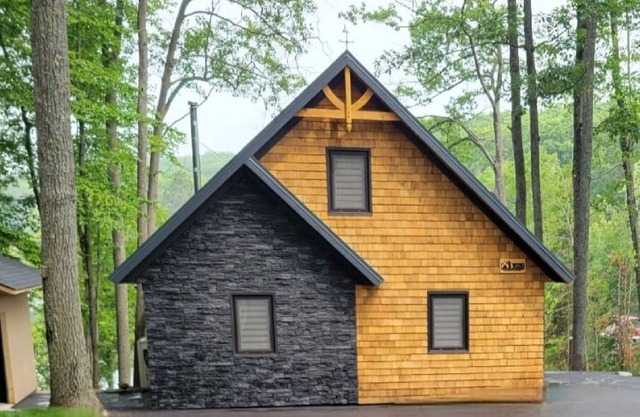 One of a kind lakehouse. Brand new build. Situated on beautiful Island Lake.