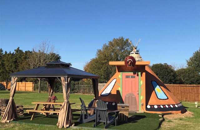 One of a kind stay! Adjacent to180 acre nature park with swimming & pickleball