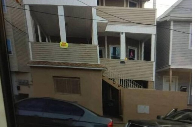 One room/bath & kitchen/safe deck