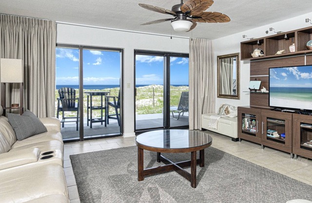 One Step to the Beach!/Spacious Beachfront Condo