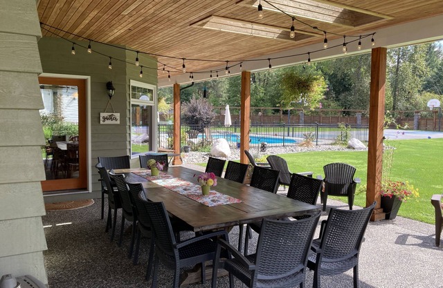 One stop Vacation: Pool, Volleyball and Basketball
