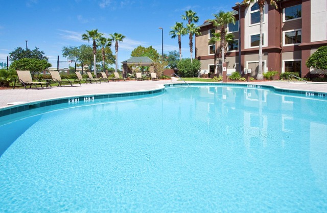 Only 1.5 Miles from Orlando International Airport + Outdoor Pool | 25 Minutes to Disney World