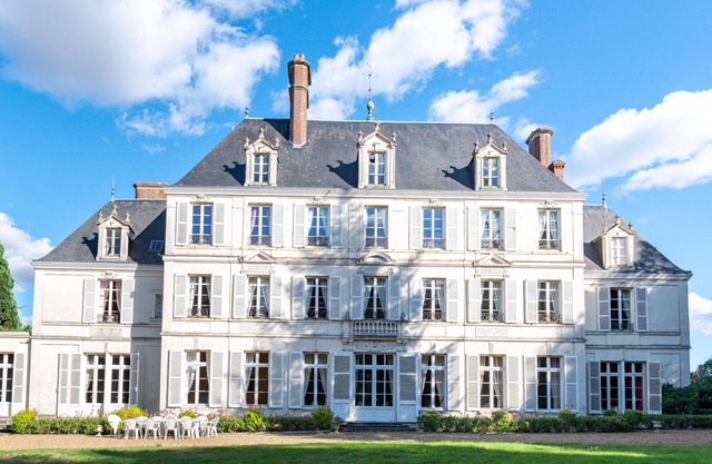 Only 1 hour from Paris, enjoy a stay between History and Heritage.