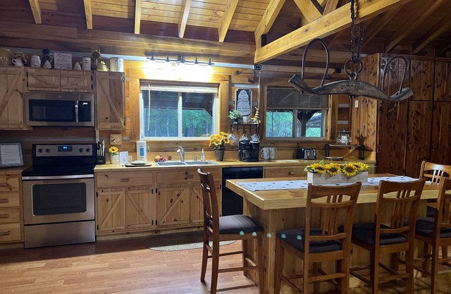 Open Concept Rental with Pool Table and Arcade