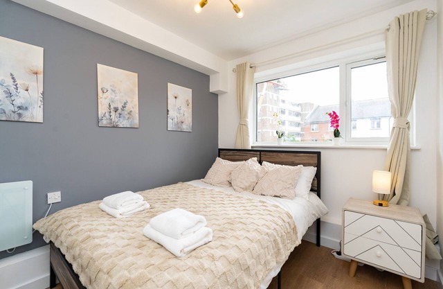 Open Mind Property - 8 Guests, 4 Beds & Free Parking