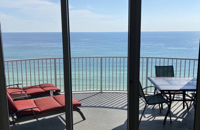 OPEN Sept 19-26 GULF VIEW Two free beach chairs Mar-Oct LARGE BALCONY