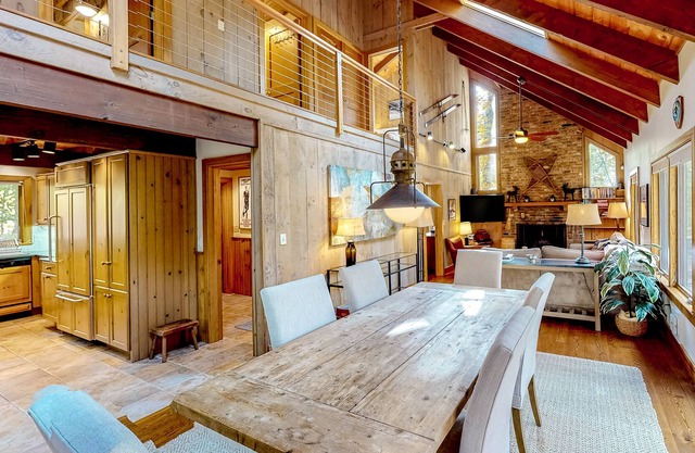 Open & spacious mountain home with hot tub, large deck, fireplace, & ski view
