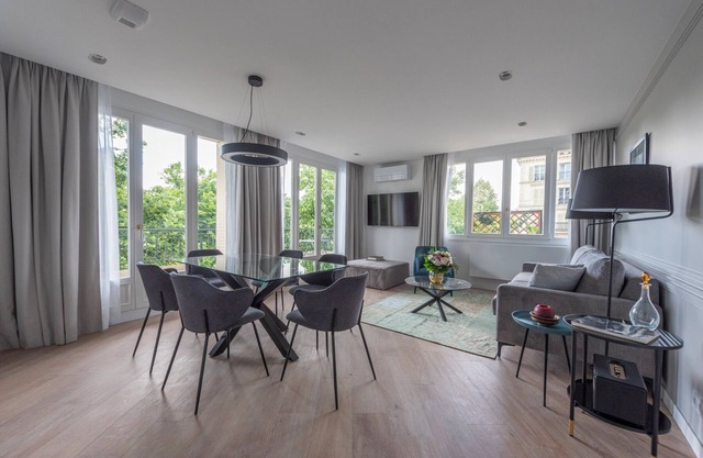 Opera, 2BR/2BA, 6 people