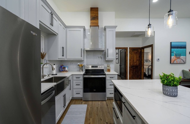 Orange Door Oasis -Gorgeous 3BR/BA Lake House