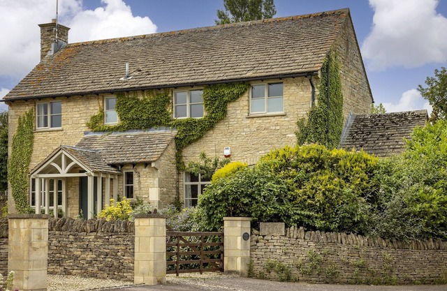 Orchard Manor is situated on the outskirts of the pretty town of Winchcombe. Lovingly restored by th