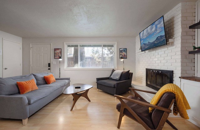 Orchard Park Retreat | Perfect Year-Round for 4!