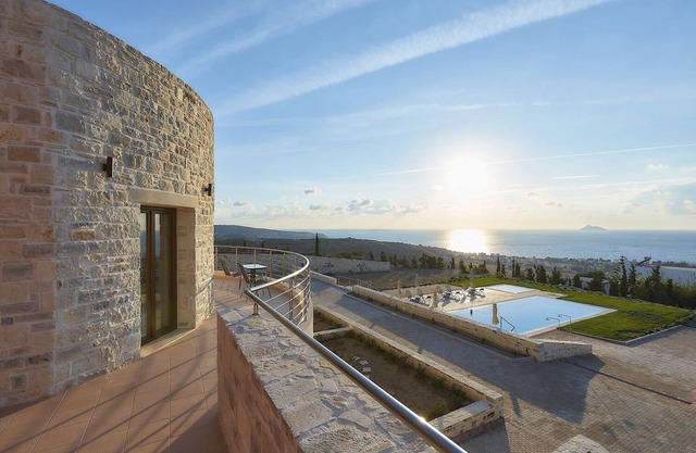 Orelia Cretan Deluxe Apartments - Modern & Cozy 2