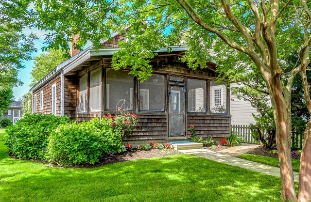 Original Beach Cottage - Completed Renovated Inside