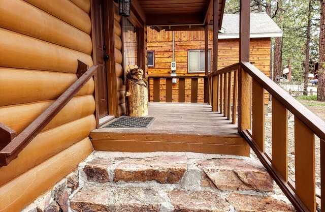 ORIGINAL MALTBY COZY RUSTIC CABIN!