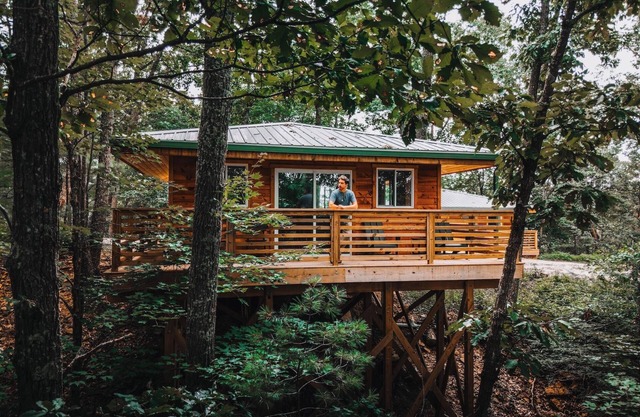 'Oriole' - One of our cute and tidy Lookout Cabins