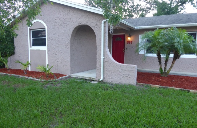 Orlando Area 4BR/2BA Home w/Jacuzzi & New Communal pool Disney Universal Daytona