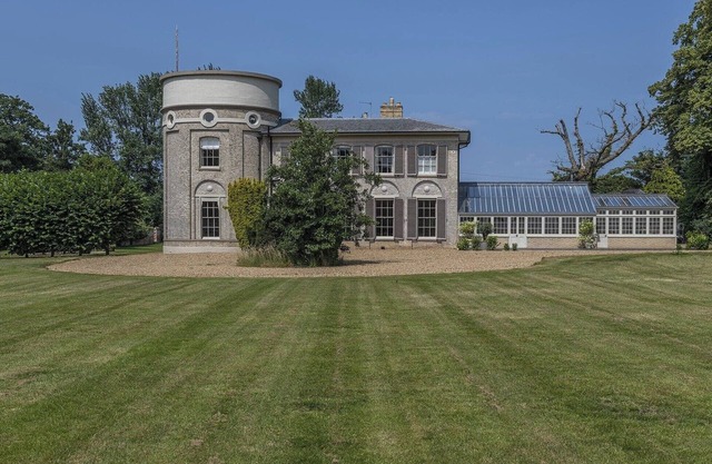 Ormesby Manor - 8 Beds - Sleeps 16 - Hot Tub