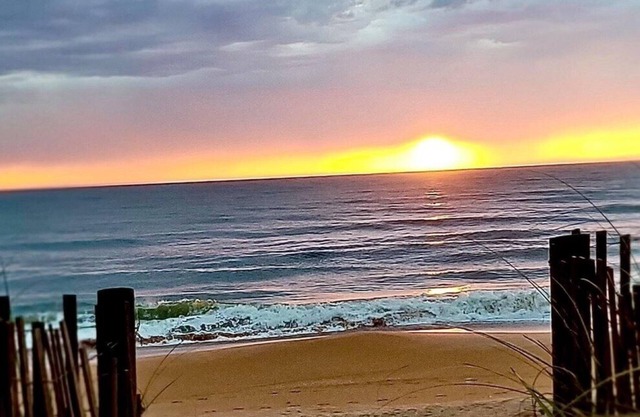 ORMOND BY THE SEA OCEAN FRONT END UNIT CONDO. STEPS TO BEACH!