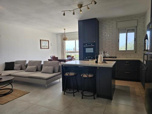 OrYam - Boutique Sea View Apt. 2BD Up to 10 Guests