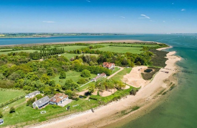 Osea Island Enchanting Cottage