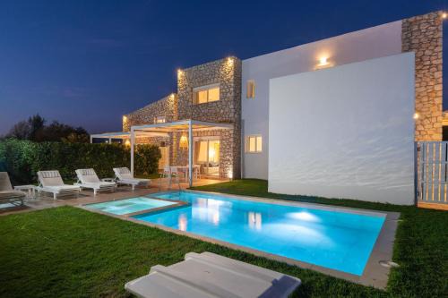 OSSIANO POOL VILLAS, Heating Pool, 2 min drive to Haraki Beach & 10 to Lindos