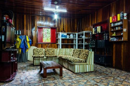 Otima casa de campo com churrasq em Acorizal MT