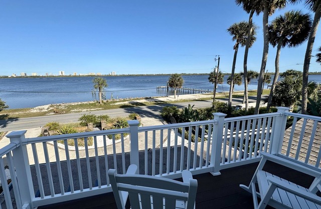 Otium Villa - Waterfront, intercoastal villa with a Spa-like feel.