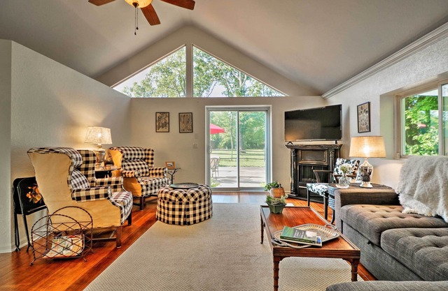 Ottawa Lake Home w/BBQ & Patio, 15 Mi to Toledo