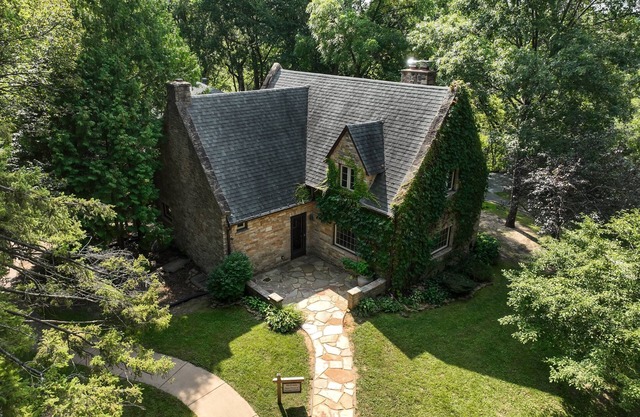 Otter Creek Manor - Oversized 3bd, 1.5 Ba. 3 acres, creek access.