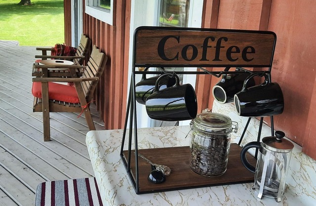 Our charming cabin offers a serene, outdoor experience. nIts glamping with perks