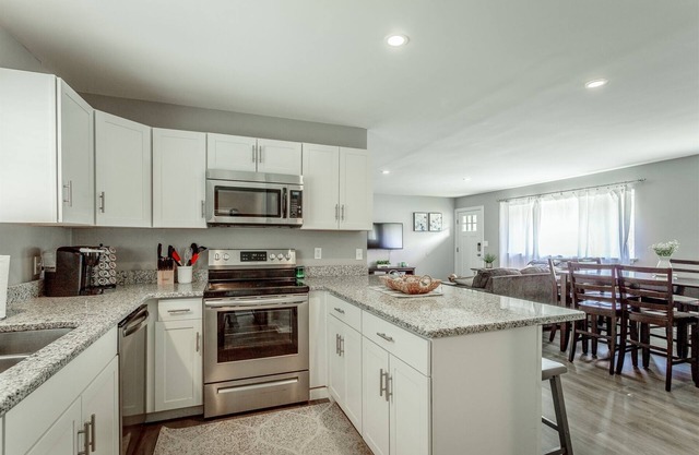 Our Cozy Rancher | Close to Downtown + Attractions!