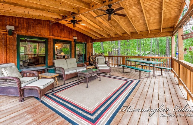 Our Den! Experience the ultimate mountain getaway in this cozy cabin