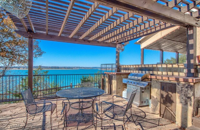 Our Lake View Cl 1683 4 Bedroom Home by RedAwning