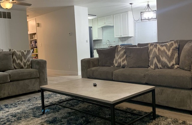Our little Gem, remodeled and new everything. Close to down town.