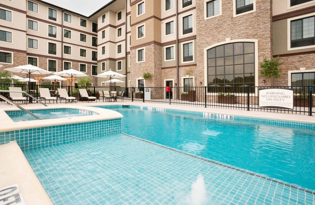 Outdoor Pool and Hot Tub + Free Breakfast | Only 15 Minutes from Six Flags!