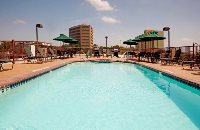 Outdoor Pool and Hot Tub | 15 Mins from Riverwalk!